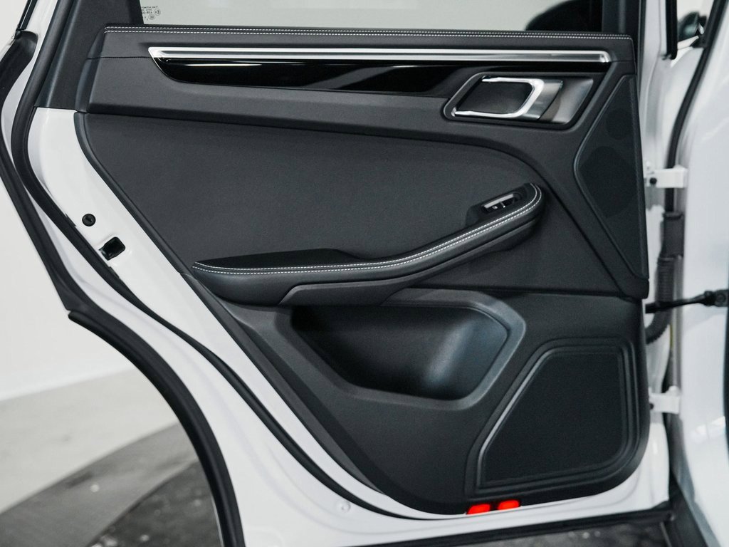 Used 2023 Porsche Macan image 14