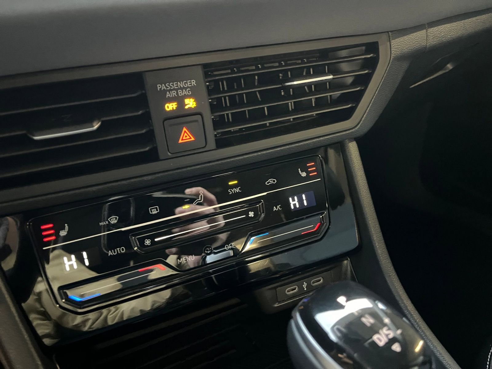 Used 2025 Volkswagen Jetta SE image 24