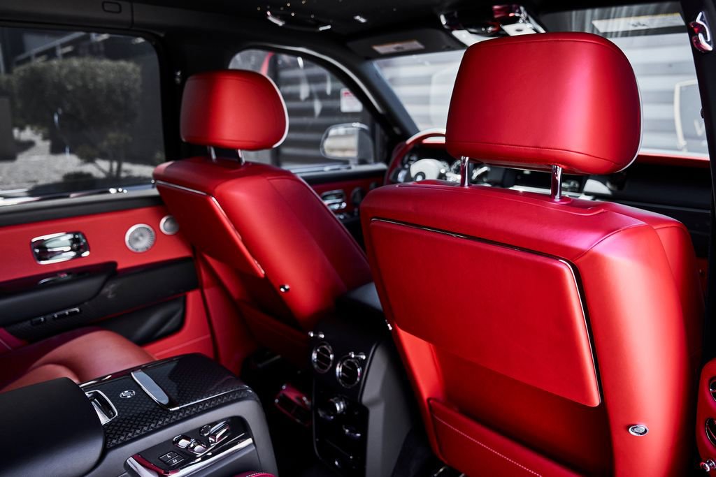 Used 2024 Rolls-Royce Cullinan Black Badge w/ Dark Exterior Package image 45