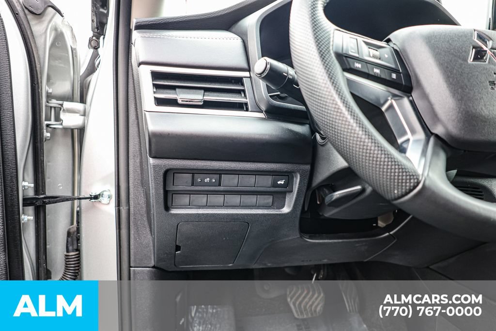 Used 2025 Mitsubishi Outlander SE FWD image 28