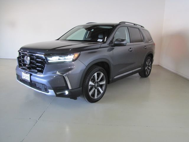 Certified 2025 Honda Pilot Touring image 1