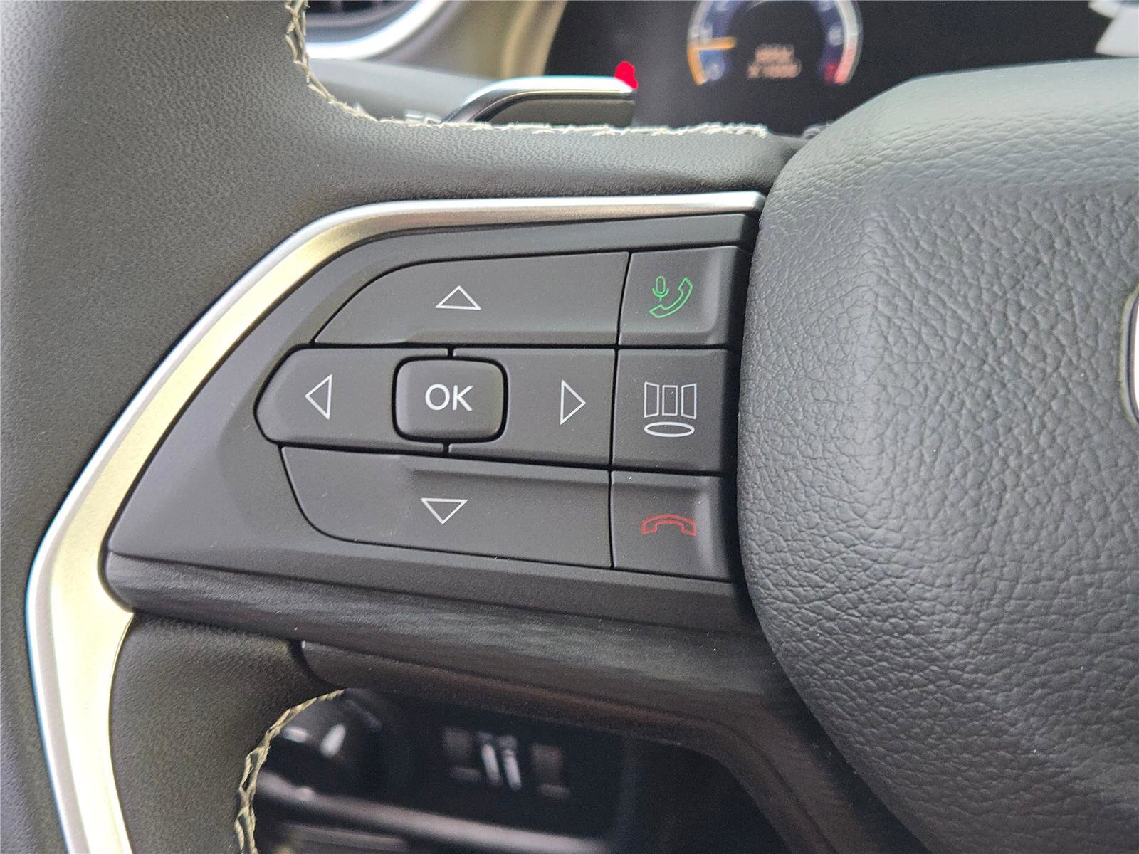 New 2025 Jeep Grand Cherokee Laredo w/ MOPAR Finishing Package image 32