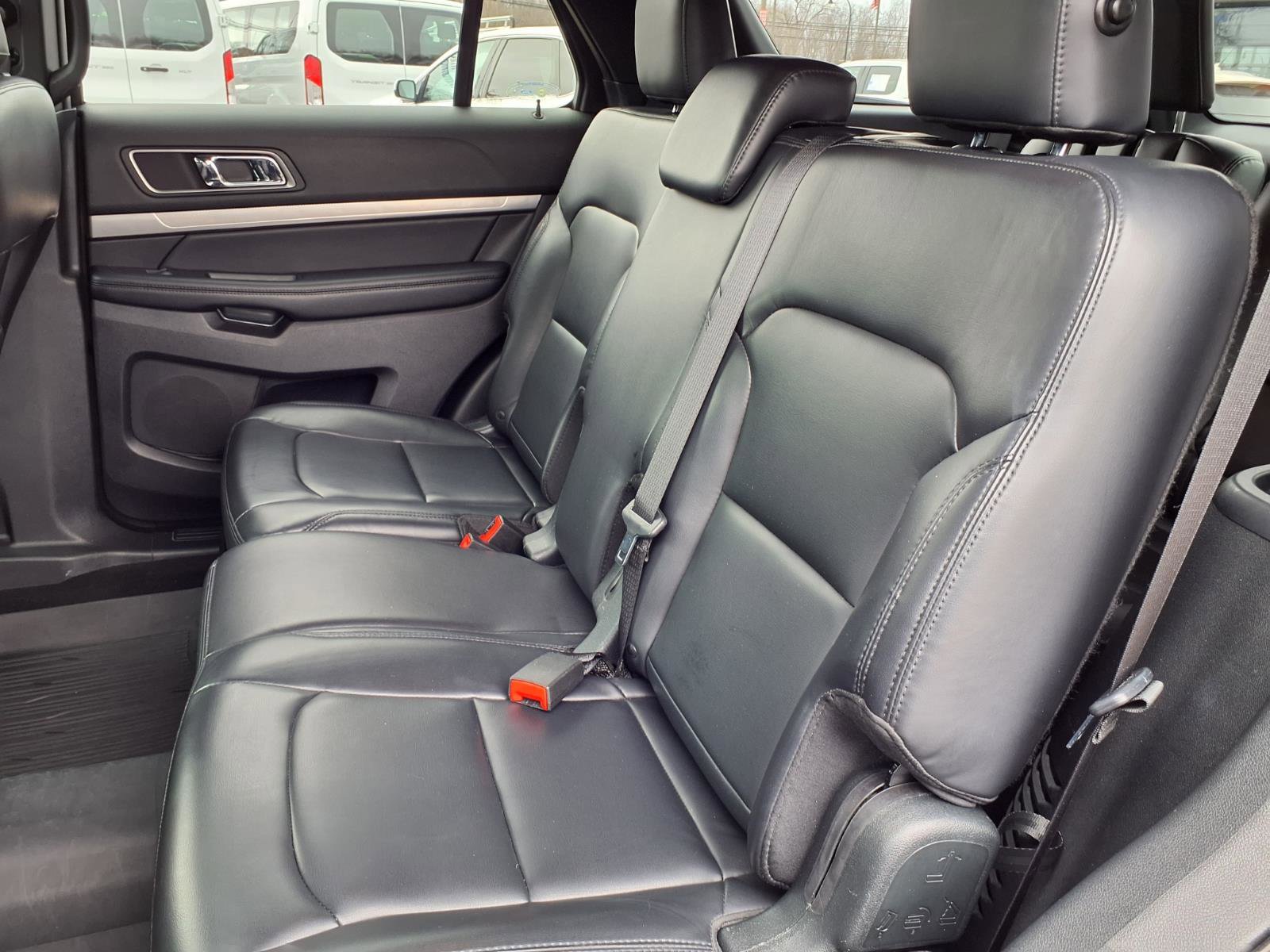 Used 2019 Ford Explorer XLT w/ Equipment Group 202A image 8