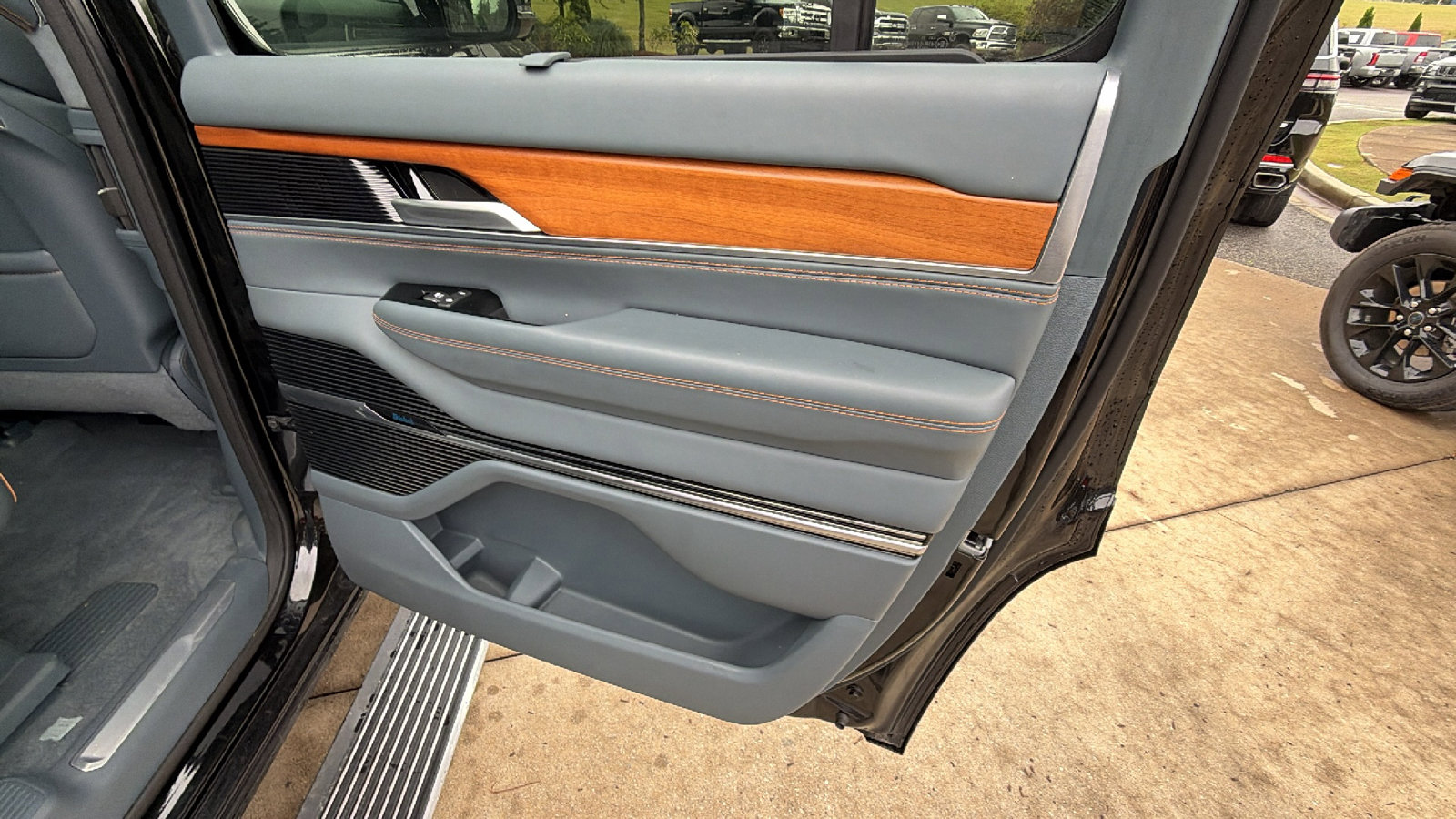 Used 2024 Jeep Grand Wagoneer Series III w/ Rear Seat Video Group 1 AWD/4WD image 21