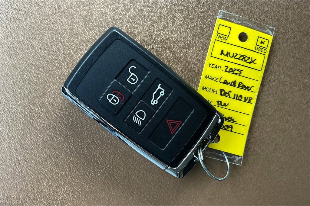 Used 2025 Land Rover Defender 110 V8 image 31