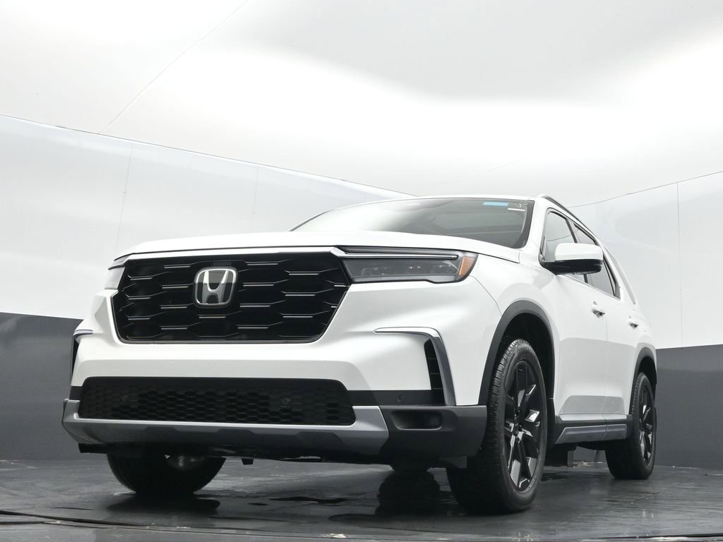 New 2025 Honda Pilot Touring image 8