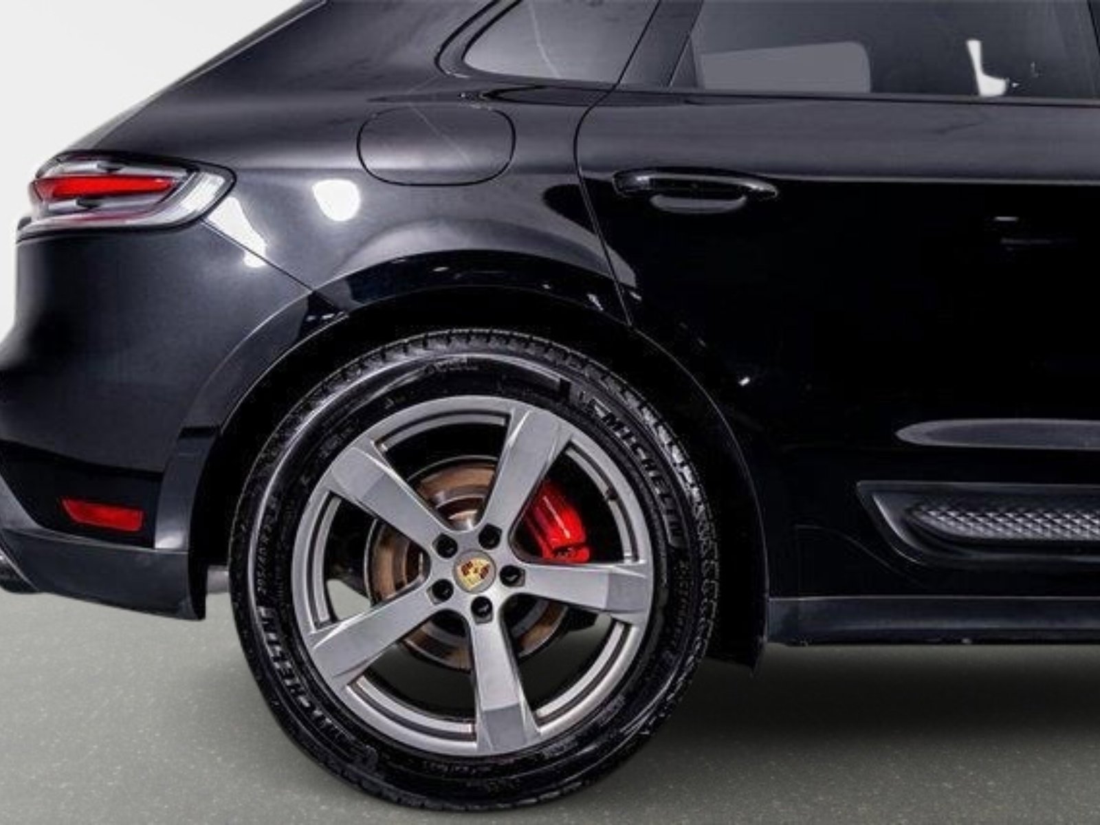 Used 2022 Porsche Macan S w/ Premium Package Plus image 9