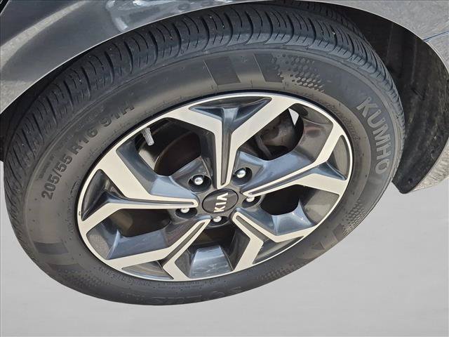 Used 2020 Kia Forte LXS FWD image 11