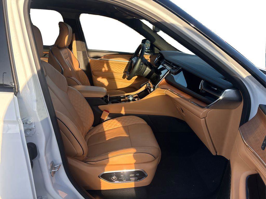 Used 2025 Jeep Grand Cherokee L Summit AWD/4WD image 20