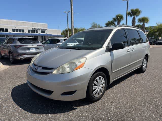 Used 2010 Toyota Sienna FWD image 2