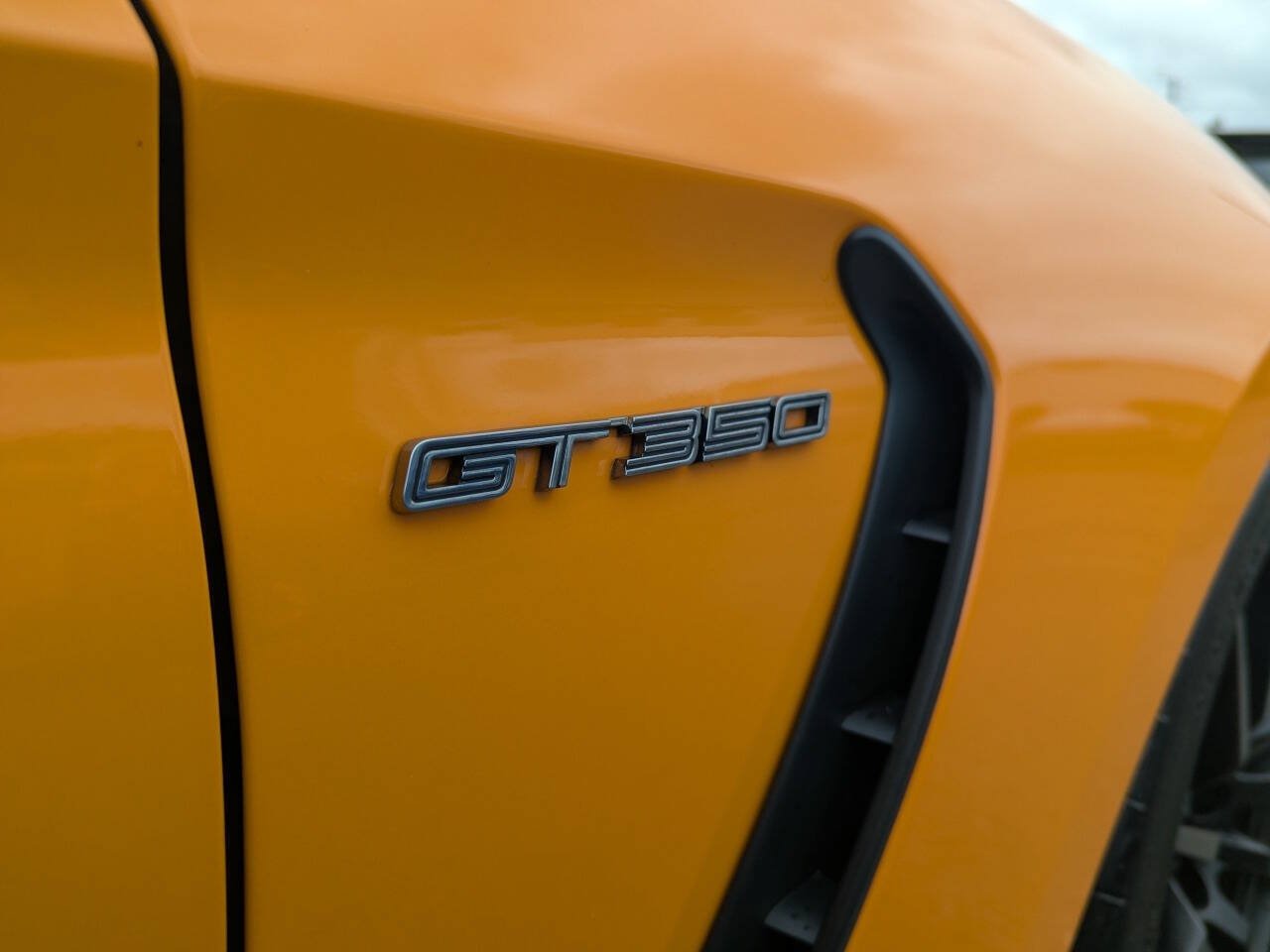 Used 2018 Ford Mustang Shelby GT350 w/ Electronics Package RWD image 9