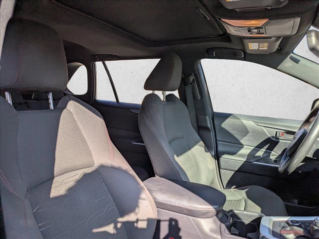 Used 2021 Toyota RAV4 SE w/ Weather & Moonroof Package image 27