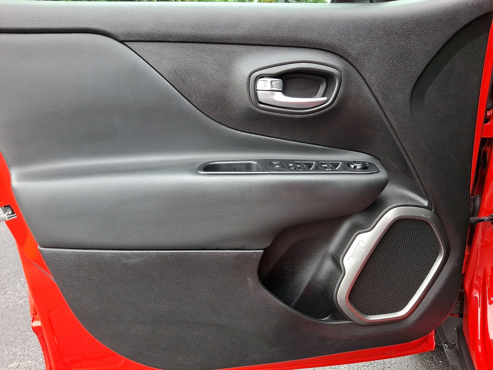 Certified 2019 Jeep Renegade Limited w/ UConnect 8.4 Nav Group AWD/4WD image 14