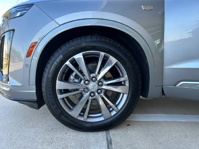 Used 2025 Cadillac XT6 Premium Luxury w/ Technology Package FWD image 32