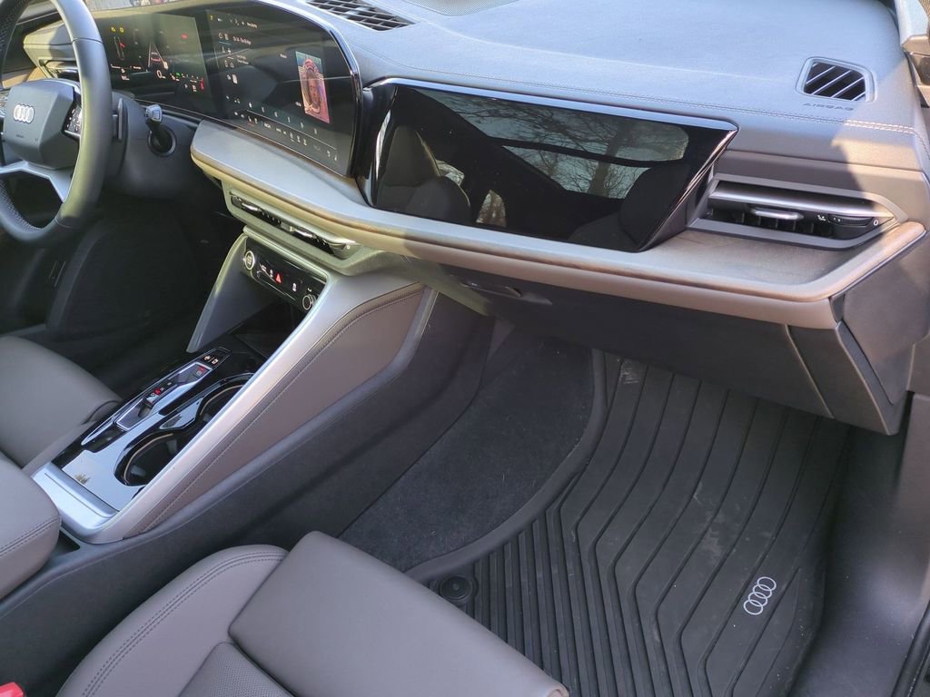 Certified 2025 Audi Q5 Premium Plus image 25