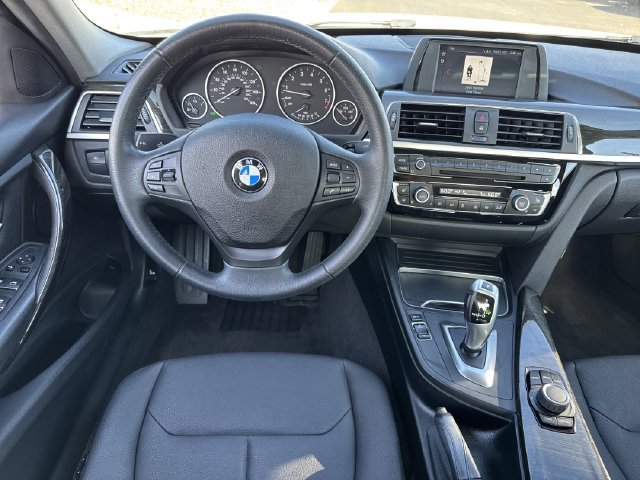 Used 2018 BMW 320i Sedan w/ Convenience Package RWD image 13