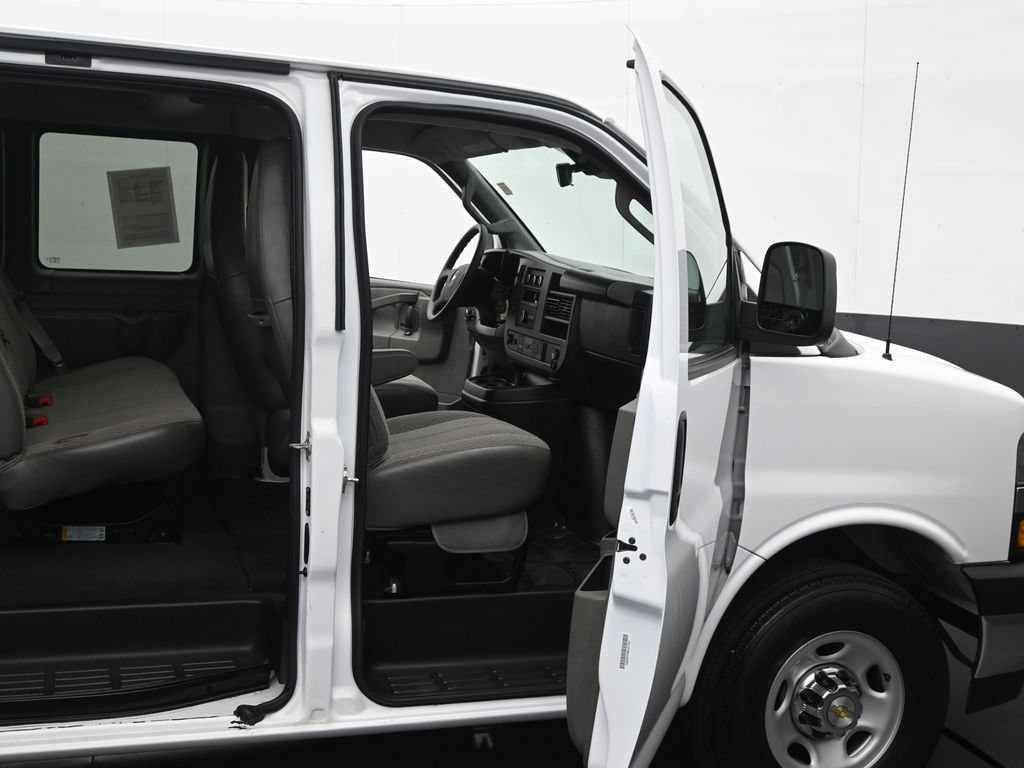 Certified 2024 Chevrolet Express 3500 LT w/ LT Preferred Equipment Group RWD image 9