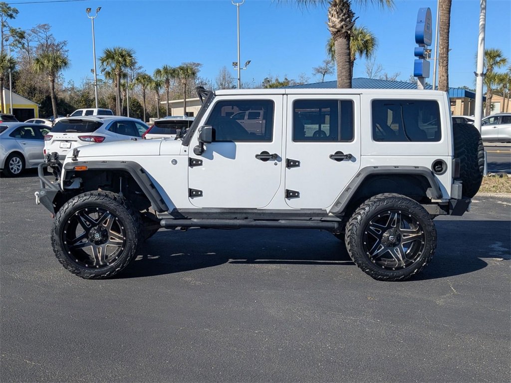 Used 2015 Jeep Wrangler Unlimited Sahara w/ Connectivity Group image 9