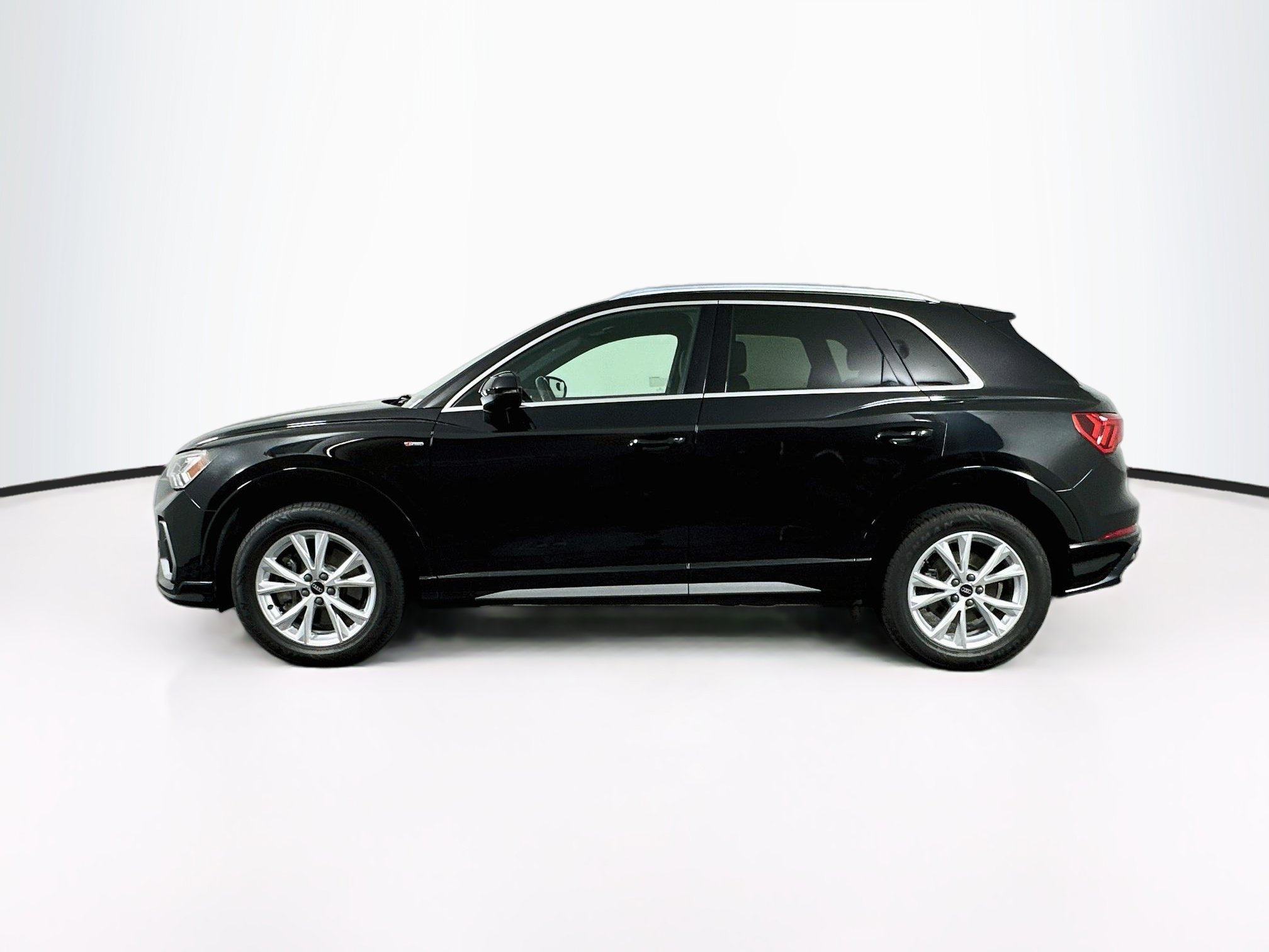 Used 2022 Audi Q3 2.0T Premium Plus w/ Premium Plus Package AWD/4WD image 4