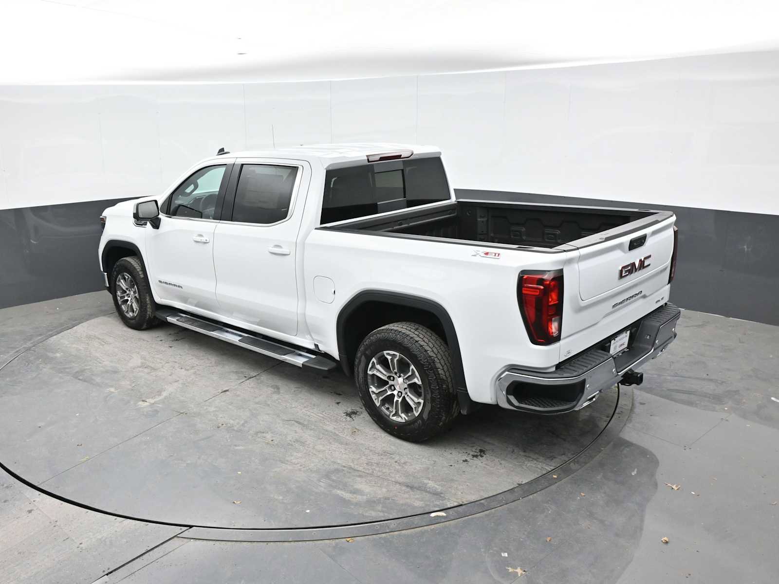 New 2026 GMC Sierra 1500 SLE image 29