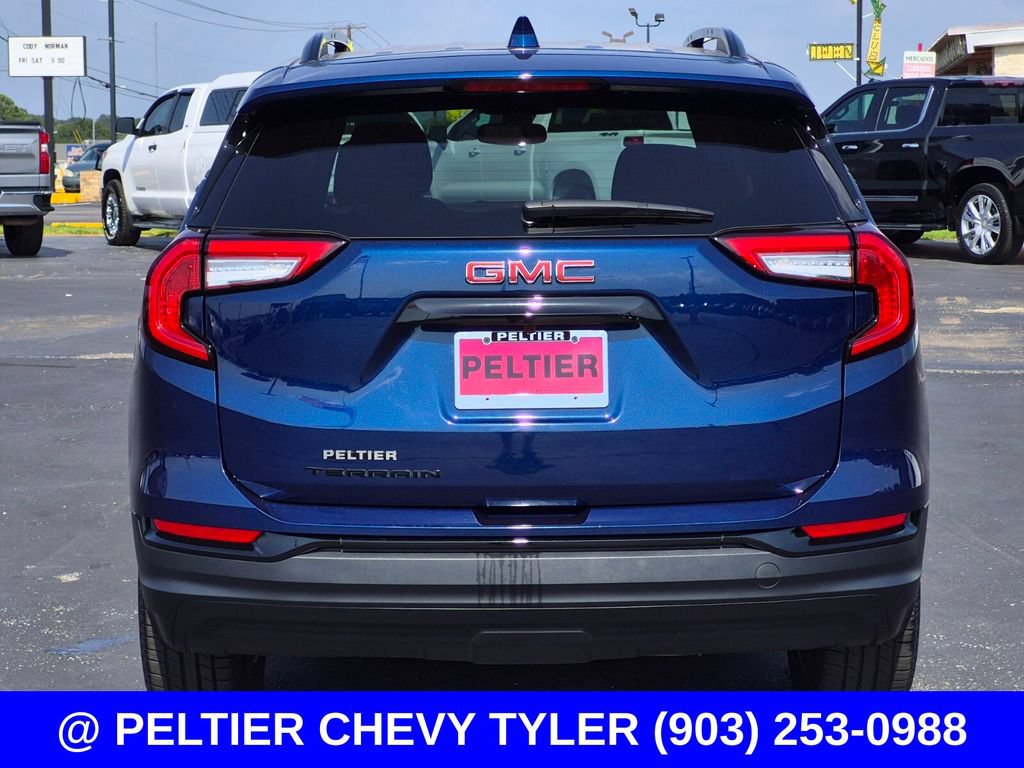 Used 2022 GMC Terrain SLE w/ Driver Convenience Package FWD image 5