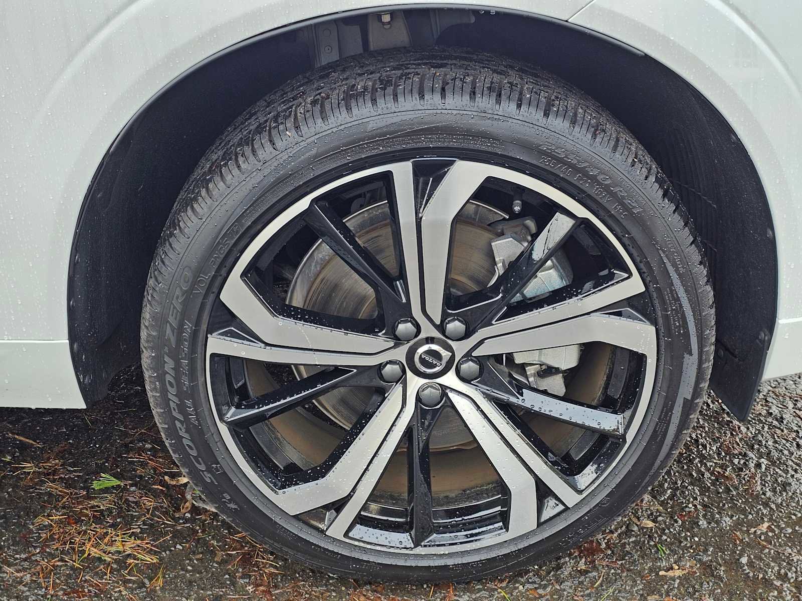 Used 2025 Volvo XC60 T8 Ultra w/ Protection Package Premier image 9