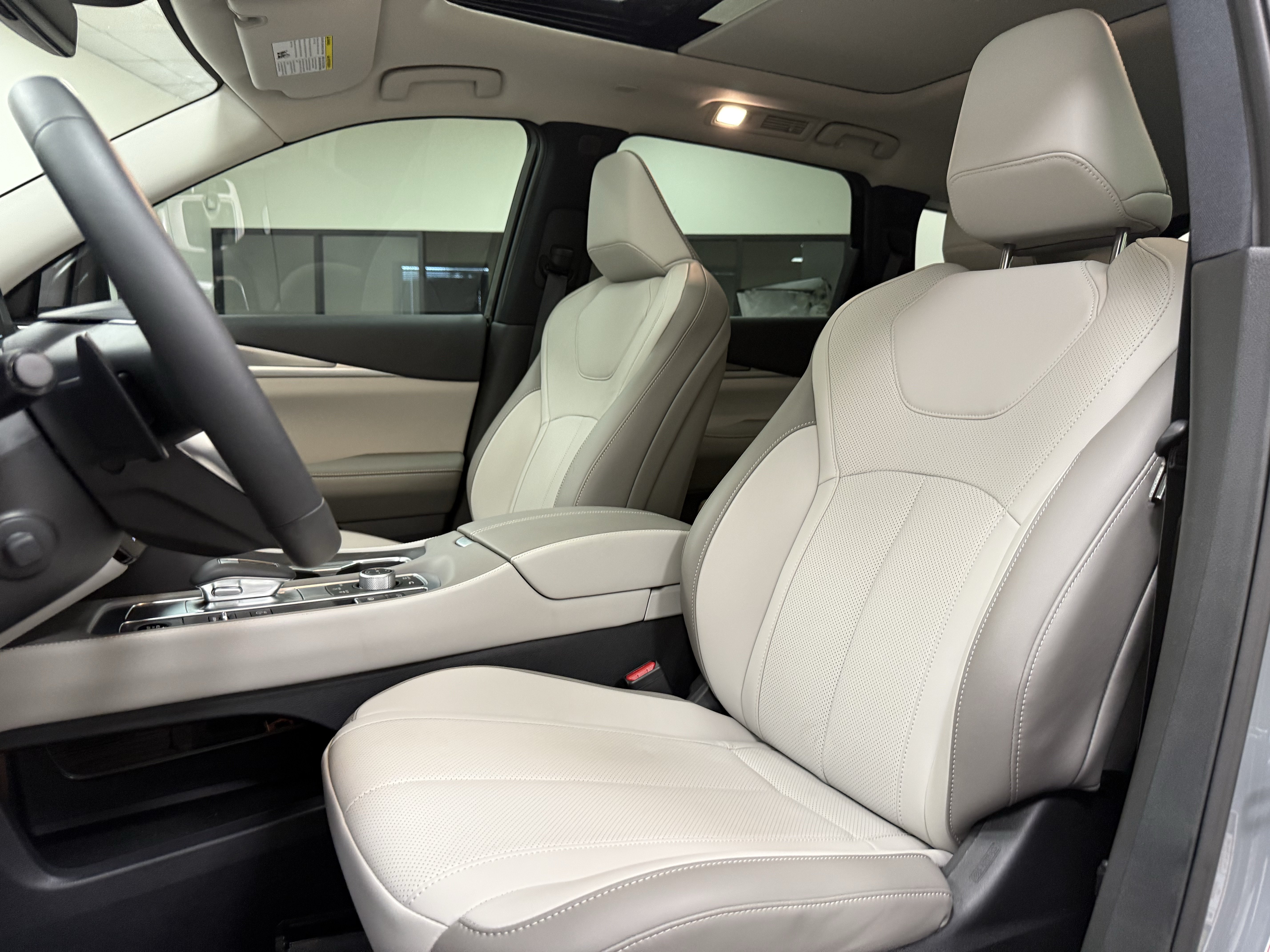 Certified 2027 INFINITI QX60 Luxe w/ Cargo Package FWD image 13
