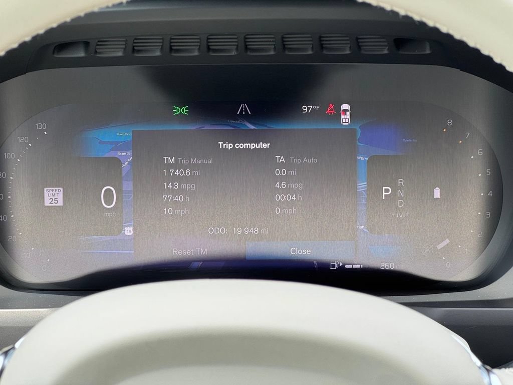 Certified 2023 Volvo XC90 B6 Plus AWD/4WD image 13