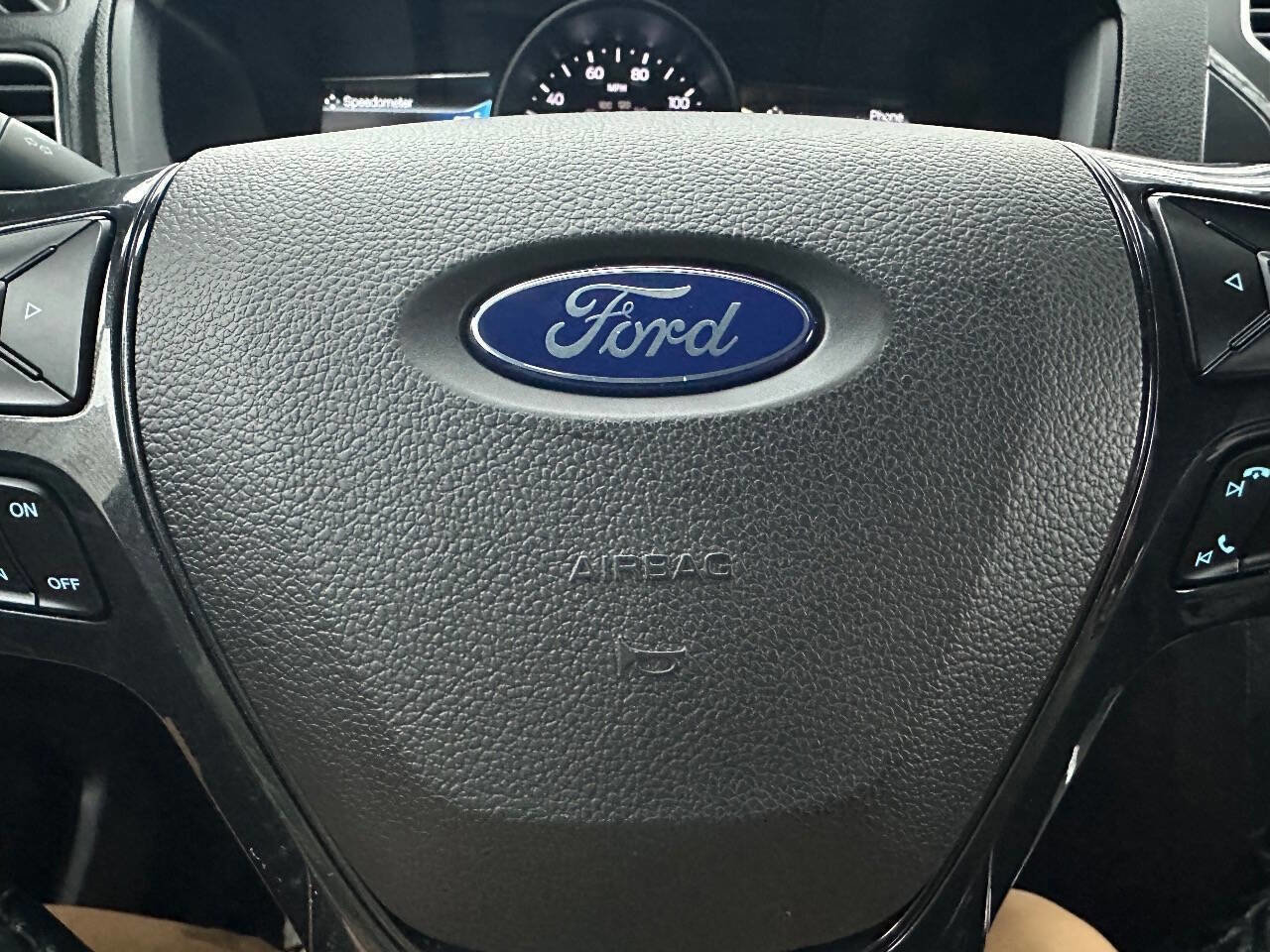 Used 2017 Ford Explorer XLT w/ Equipment Group 202A image 11