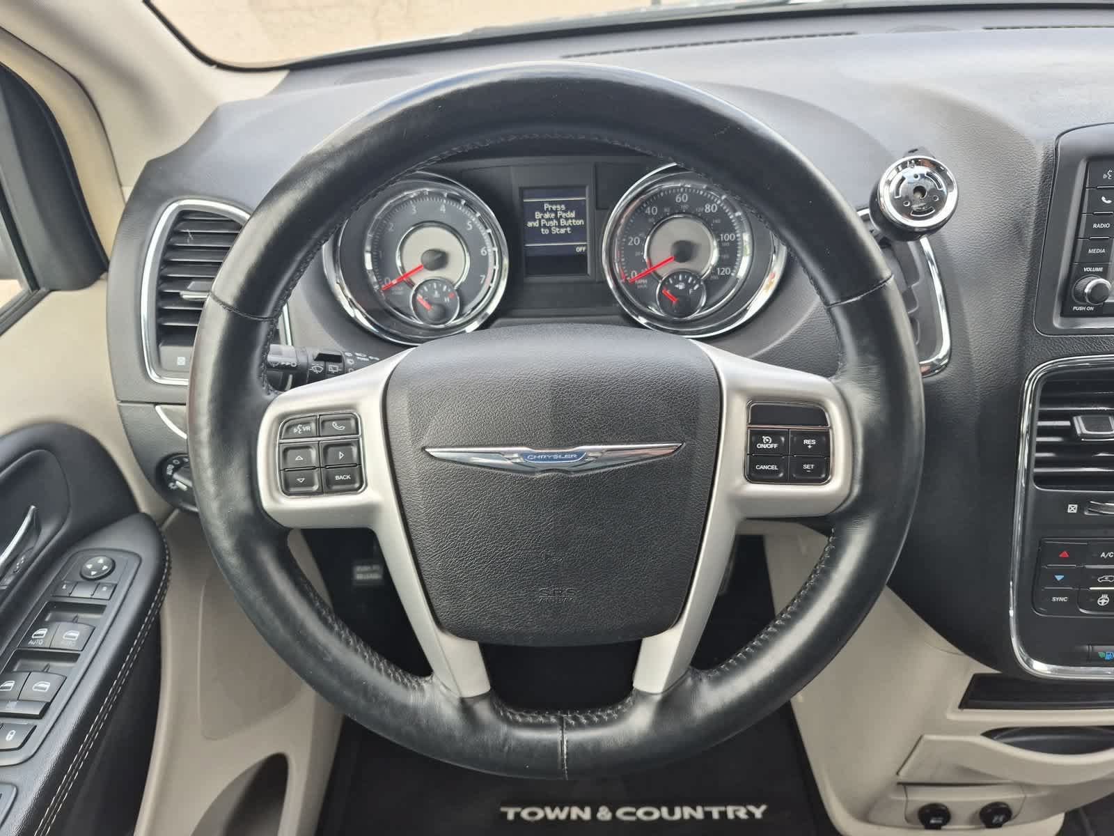 Used 2014 Chrysler Town & Country Touring-L w/ Driver Convenience Group FWD image 22