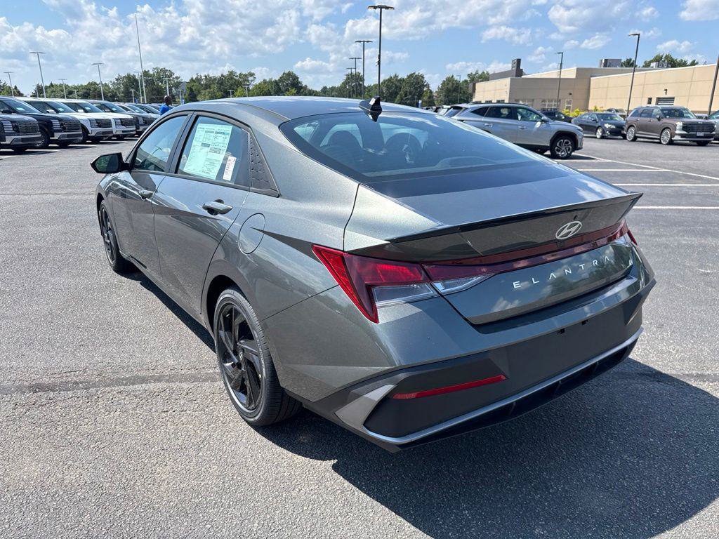 New 2026 Hyundai Elantra SEL Sport FWD image 4