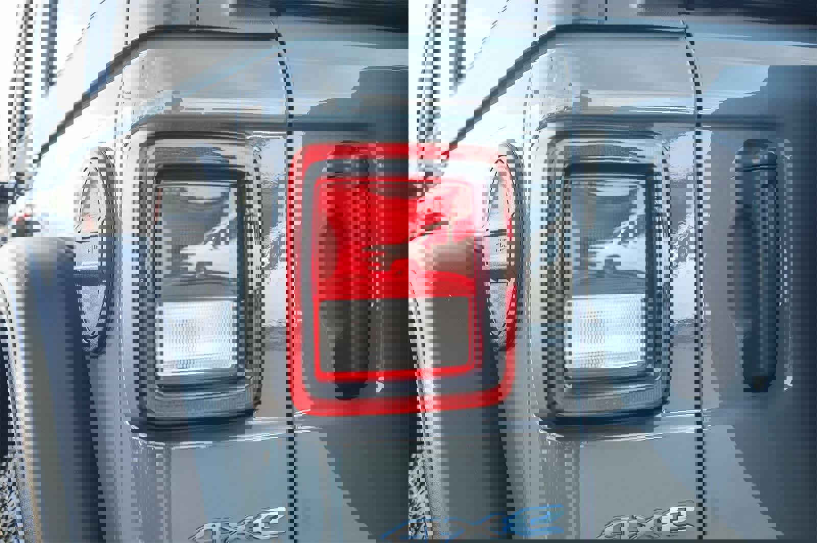 Used 2025 Jeep Wrangler Willys image 7