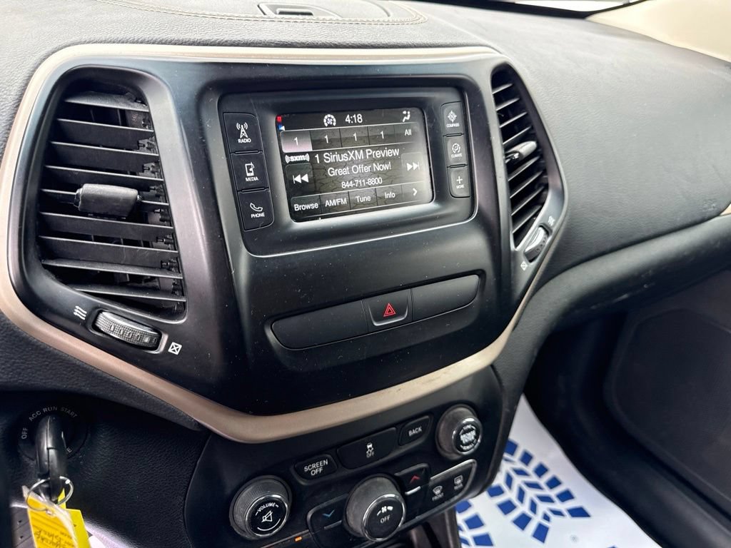 Used 2017 Jeep Cherokee Latitude AWD/4WD image 22