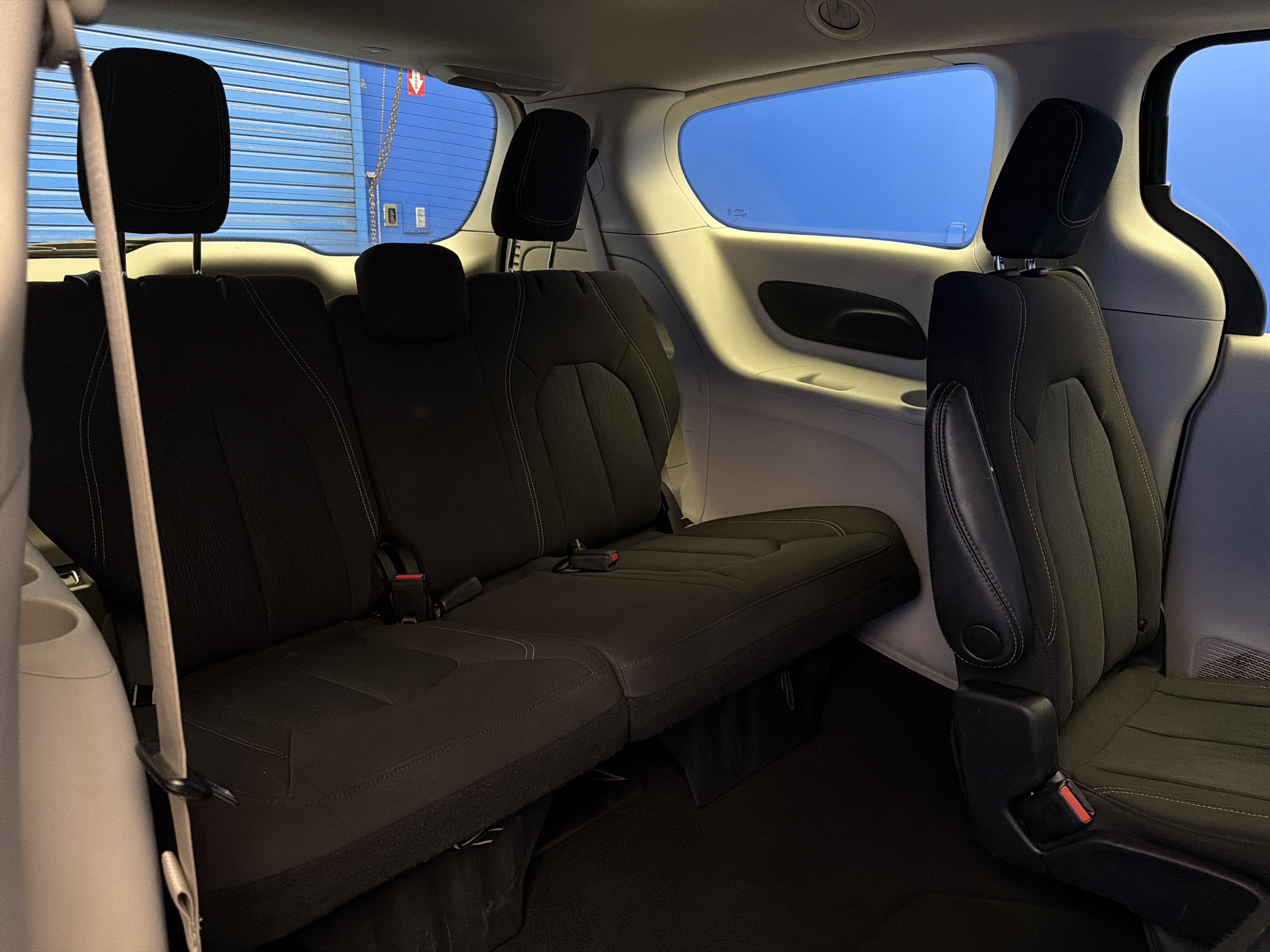 Used 2023 Chrysler Voyager LX image 26