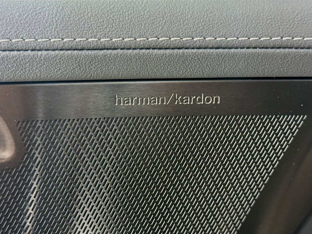 New 2026 Volvo XC90 B6 Plus w/ Protection Package Premier image 18