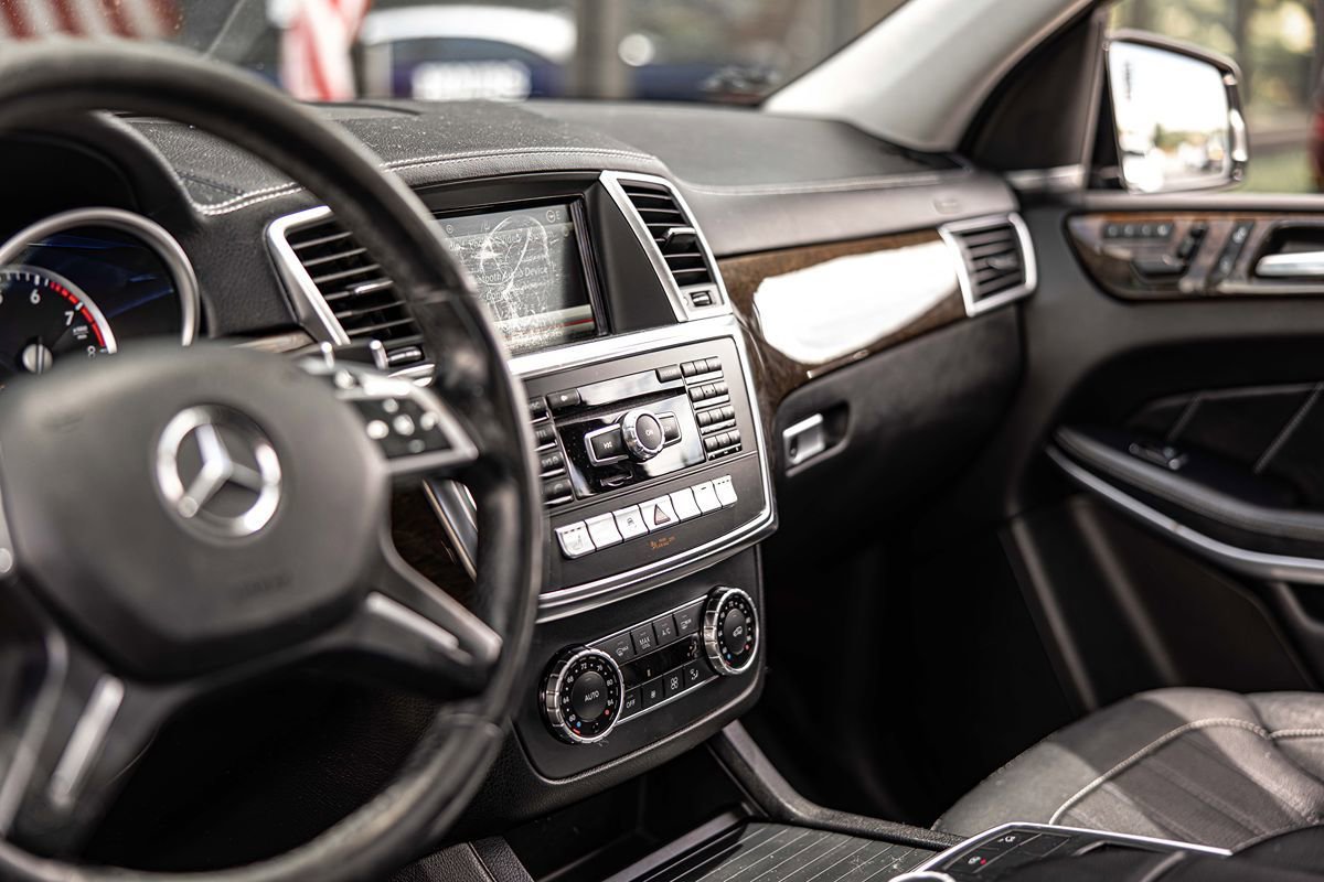 Used 2014 Mercedes-Benz GL 450 4MATIC image 24