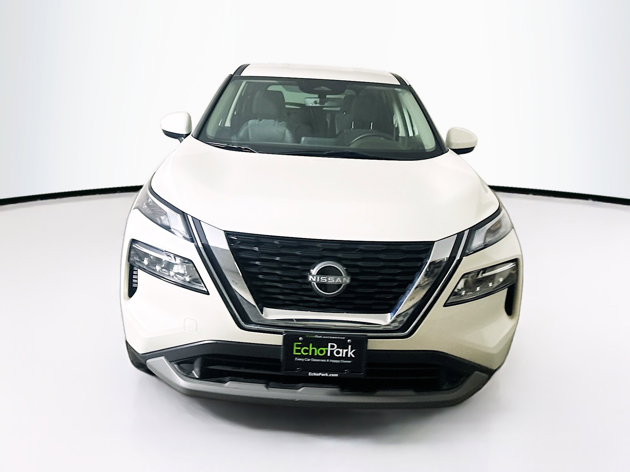 Used 2023 Nissan Rogue SV image 2