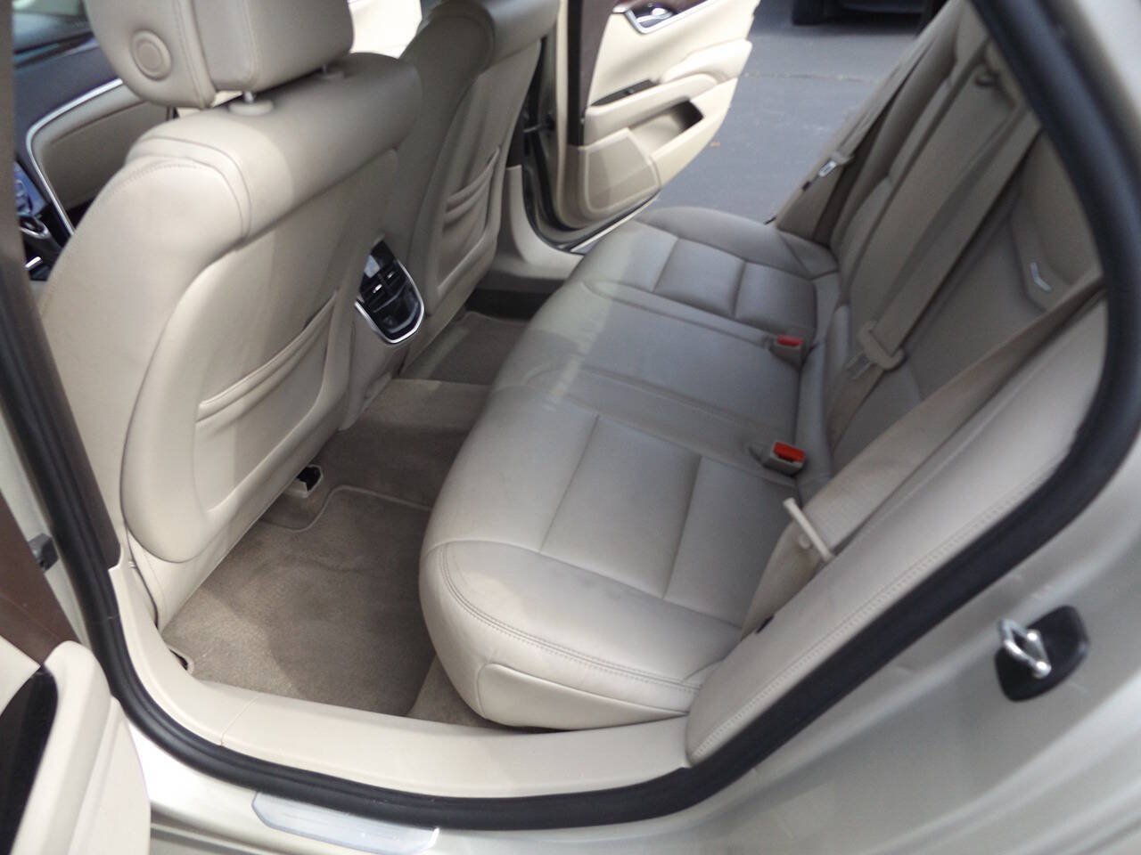 Used 2013 Cadillac XTS Luxury w/ Driver Awareness Package FWD image 17