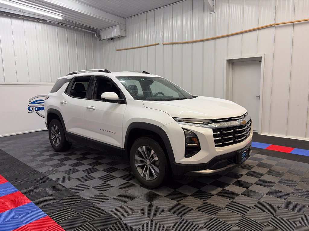 Used 2025 Chevrolet Equinox LT w/ Convenience Package II AWD/4WD image 3