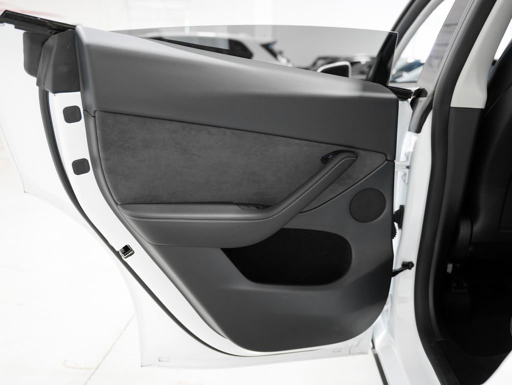 Used 2024 Tesla Model Y Performance AWD/4WD image 32