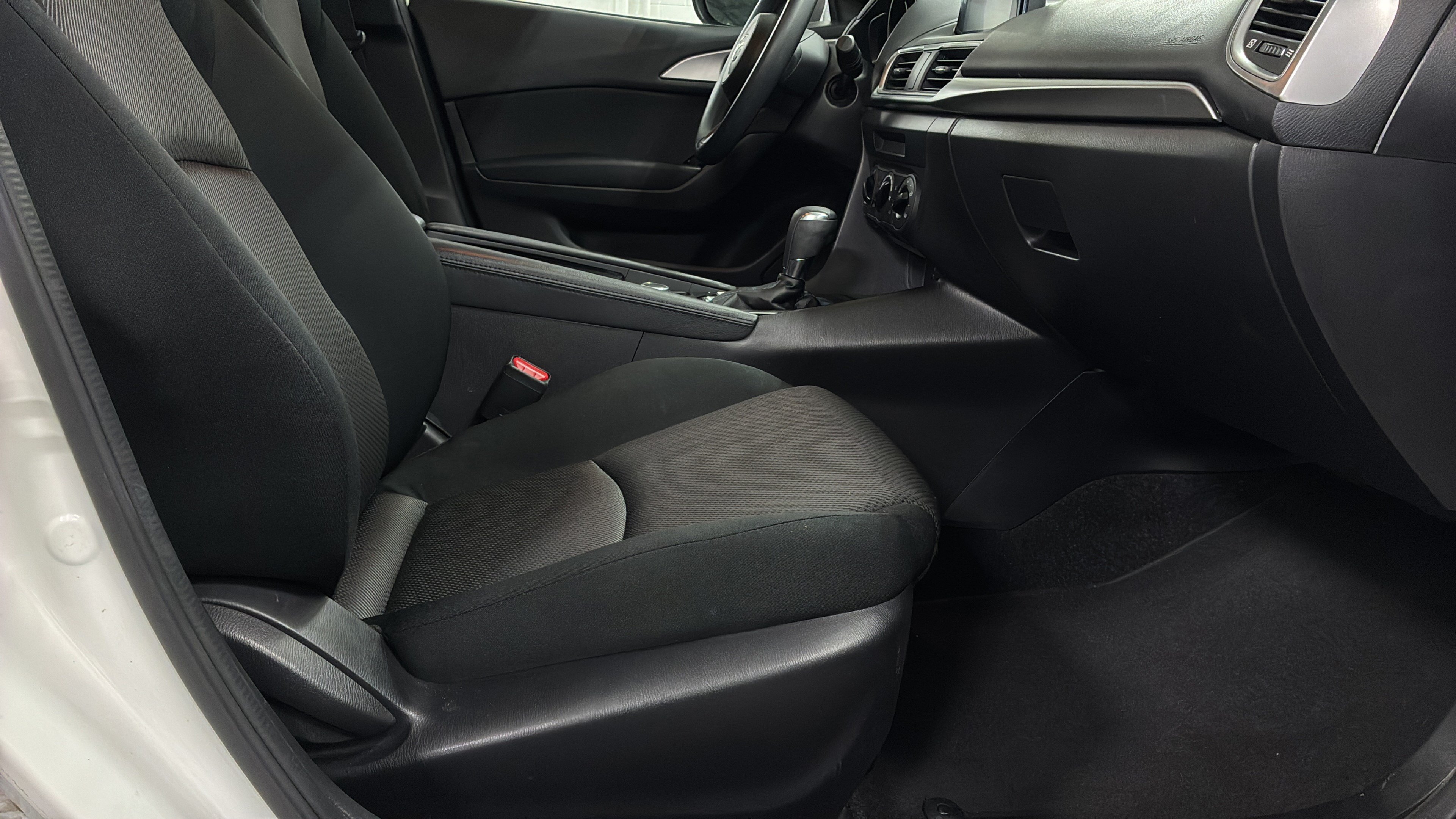 Used 2017 MAZDA MAZDA3 Sport FWD image 24