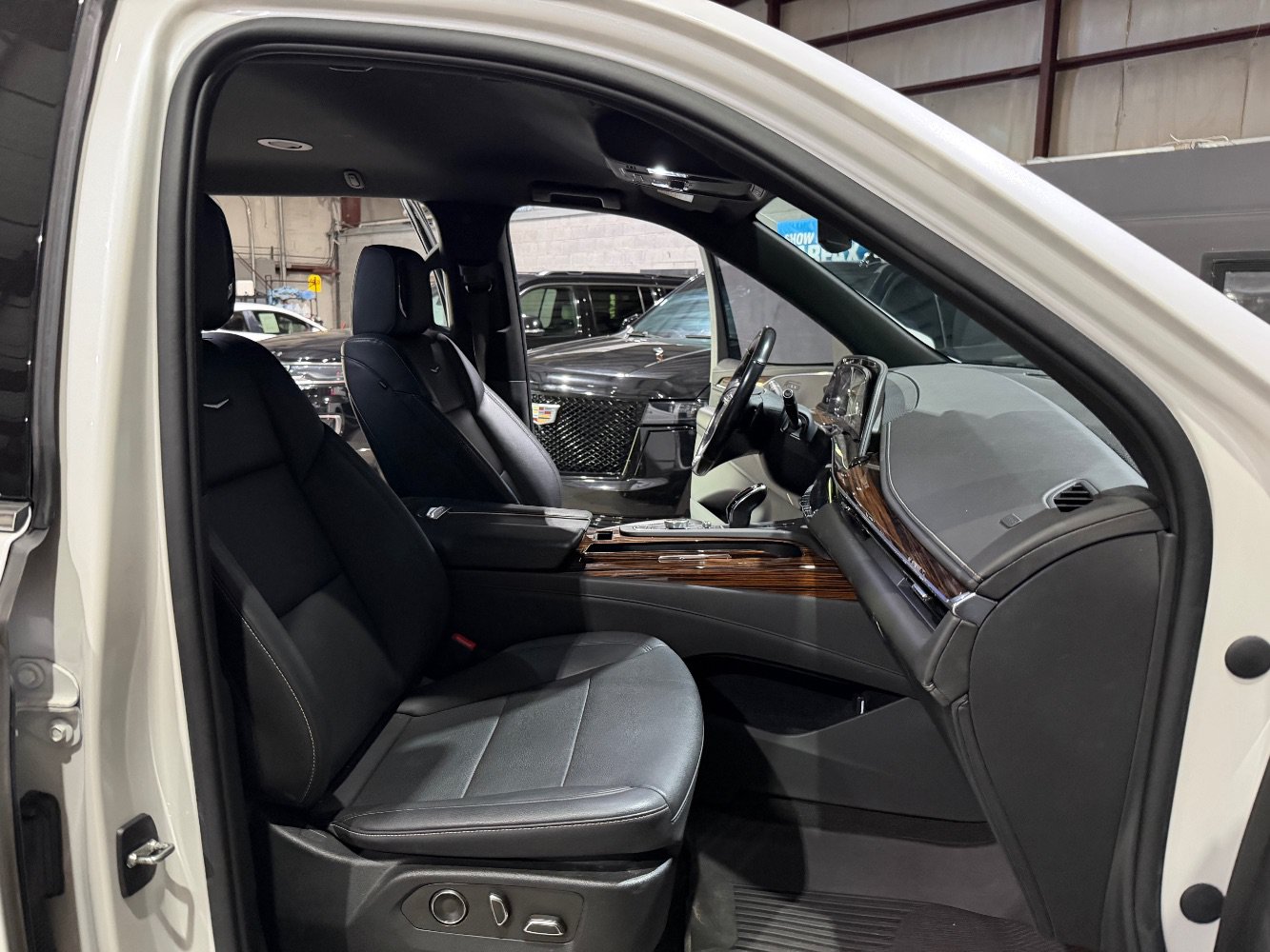 Used 2022 Cadillac Escalade Luxury AWD/4WD image 26