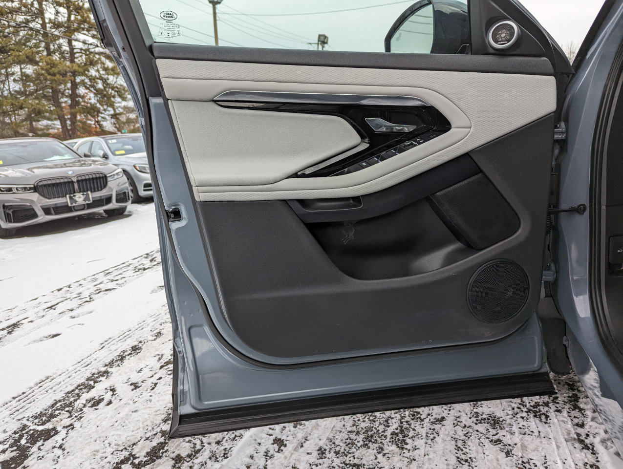 Used 2022 Land Rover Range Rover Evoque R-Dynamic S image 11