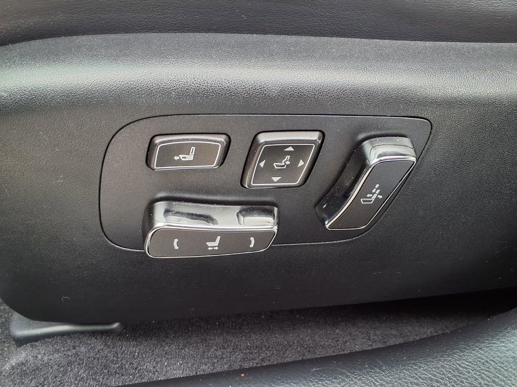 Used 2013 Lexus LS 460 w/ Comfort Pkg RWD image 19