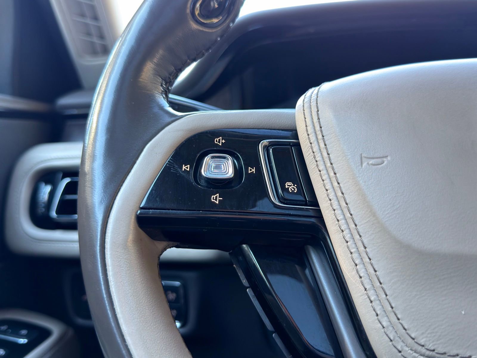 Used 2023 Lincoln Aviator Reserve w/ Equipment Group 201A image 25