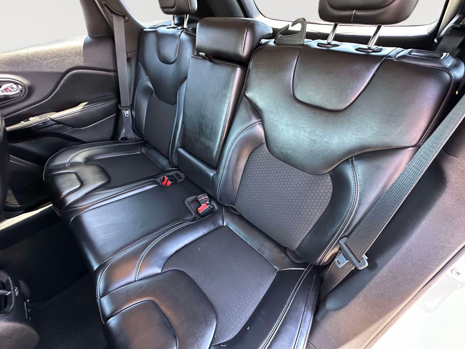 Used 2020 Jeep Cherokee Latitude Plus AWD/4WD image 26