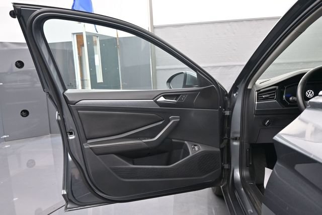 Used 2024 Volkswagen Jetta SE FWD image 9