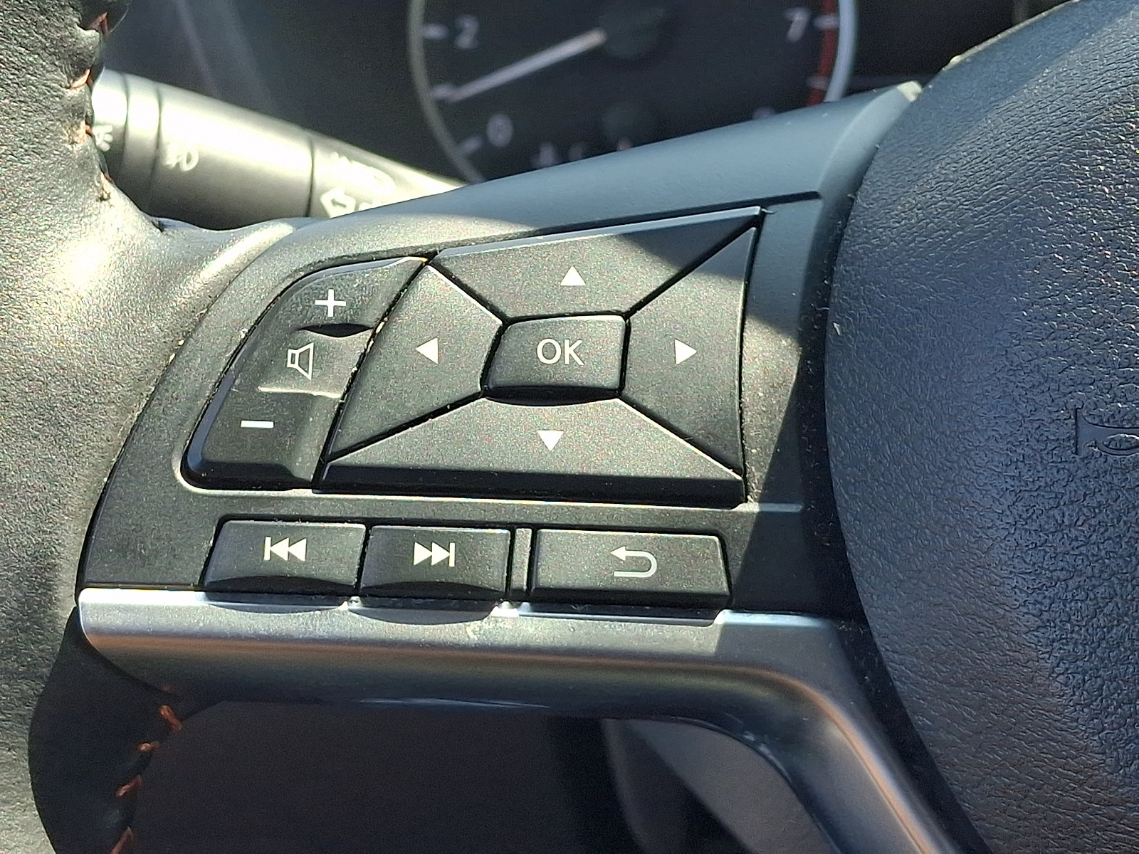 Certified 2023 Nissan Sentra SR w/ Midnight Edition Package FWD image 19