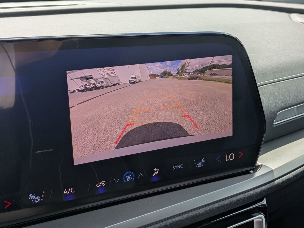 New 2025 Chevrolet Traverse LT image 25