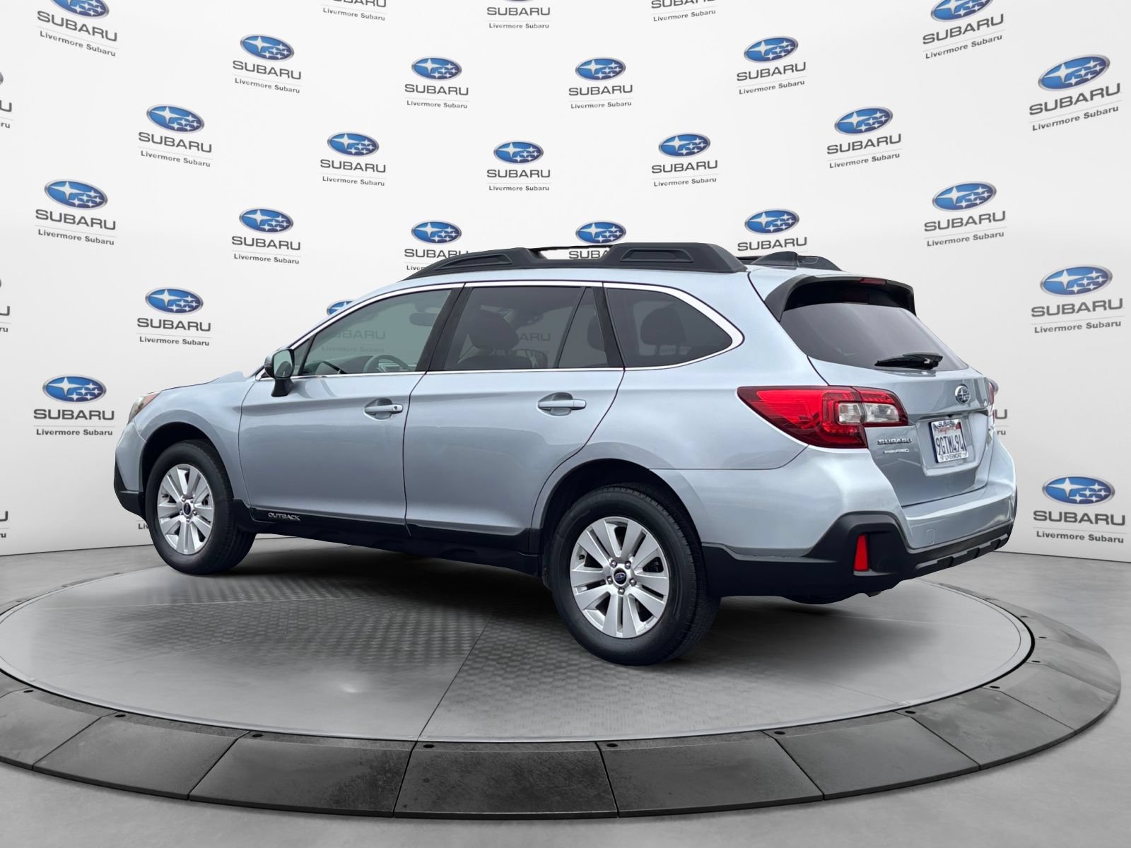 Used 2019 Subaru Outback 2.5i Premium AWD/4WD image 3